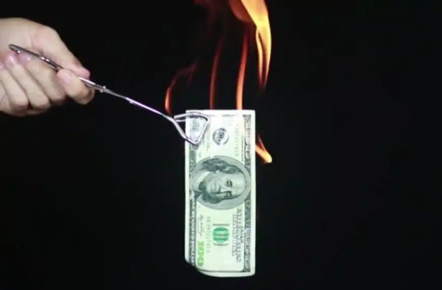 Attention : Découvrez pourquoi il est illégal de brûler un billet et comment éviter de l’enfreindre !